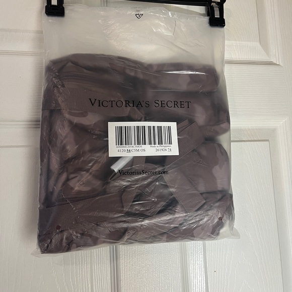 NEW! VICTORIA’S SECRET PINK CAMO duffel bag carryon trendy country cute - Picture 3 of 7